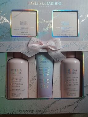 Baylis & Harding England Jojoba, Vanilla & Almond Oil 5-Piece Luxury Set